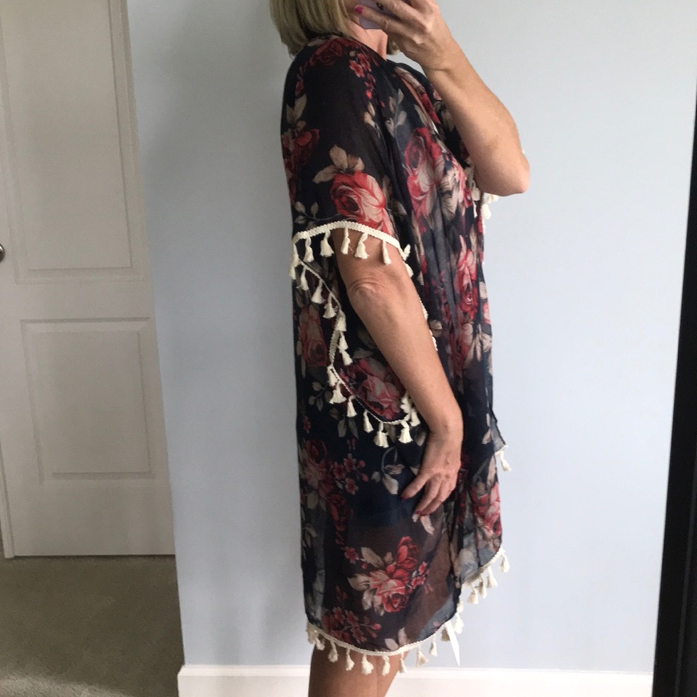 ❤️1 LEFT❤️Floral Print Kimono - Picture 4 of 7